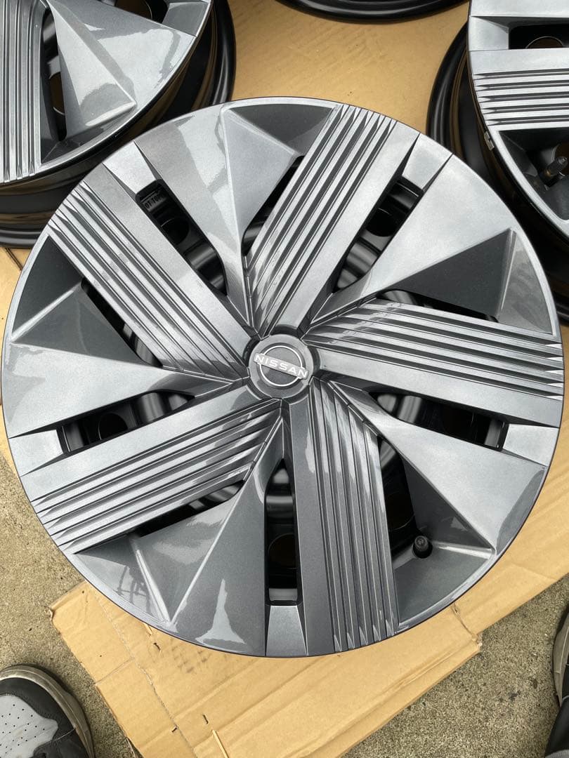 日産　ノート　E13 純正ホイール　ホイールキャップ　セット　16インチ