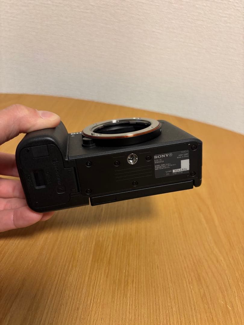 SONY α7c ブラック　ミラーレス一眼　ワイヤレスシューティンググリップ三脚