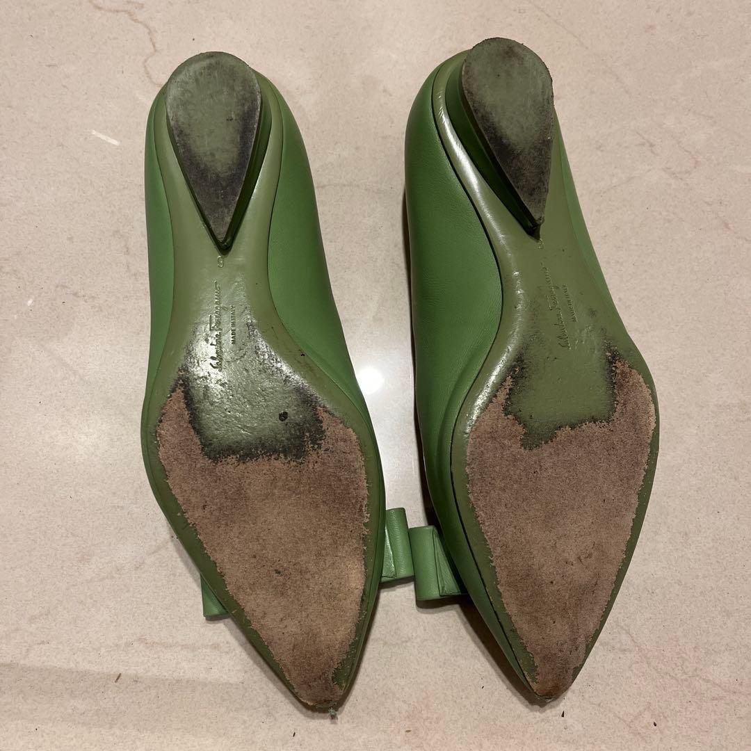 フェラガモ viva グリーン　6D