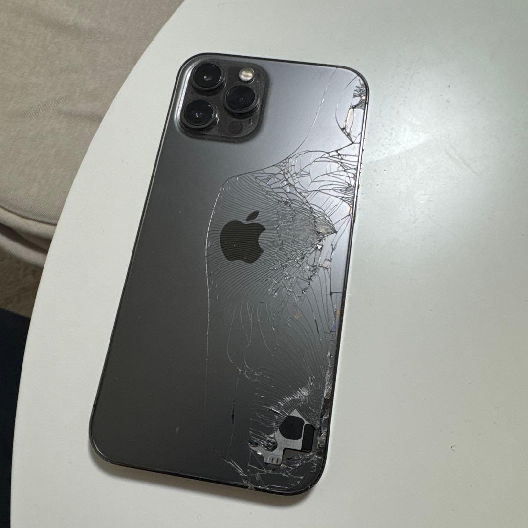 iPhone 12 pro max グラファイト　背面割れあり