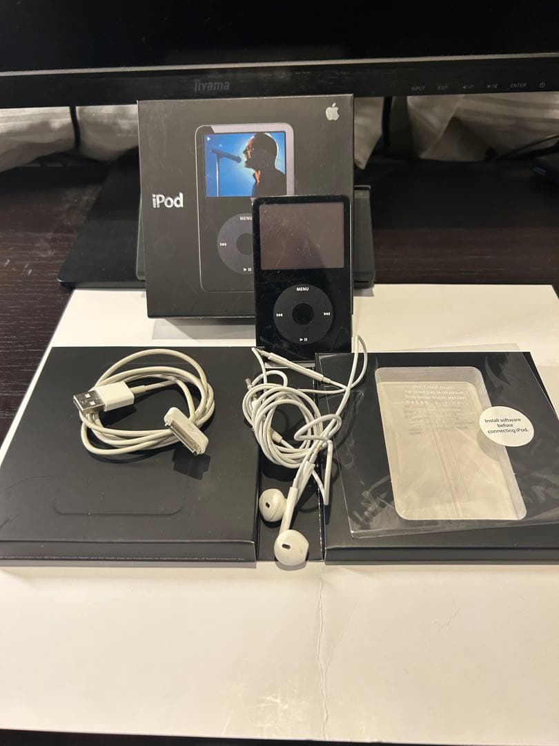 iPod Classic ブラック イヤフォン・USBケーブル付き