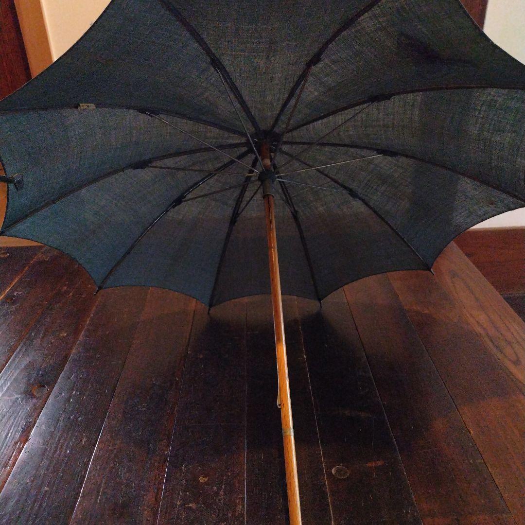 藍染麻地の日傘 花の装飾付き