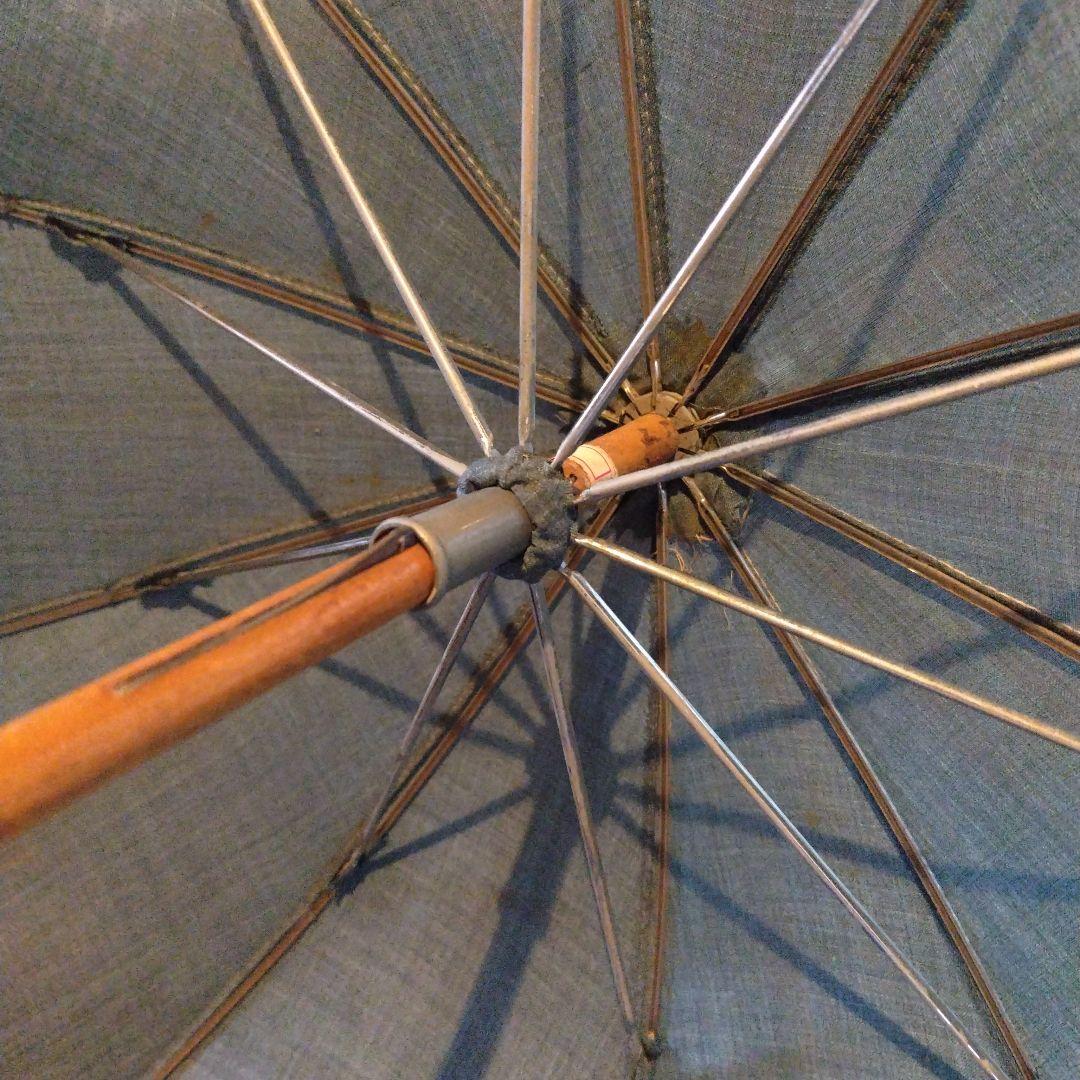 藍染麻地の日傘 花の装飾付き