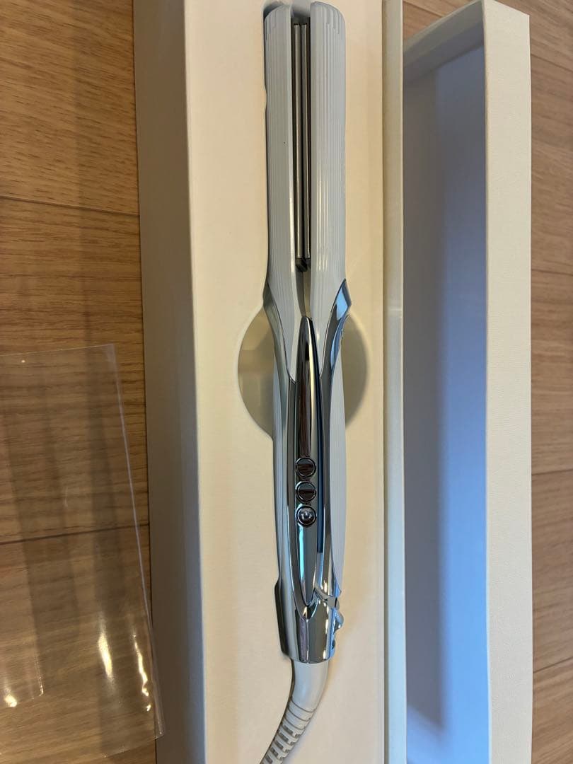 最新モデル ReFa ストレートアイロン プロ 新品・未開封・保証書付き