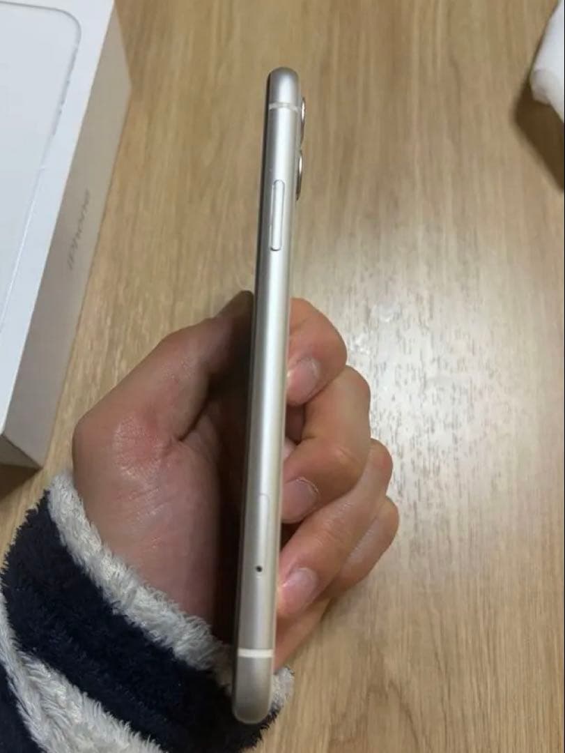 iPhone 11 ホワイト 128 GB SIMフリー