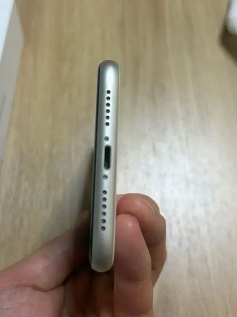 iPhone 11 ホワイト 128 GB SIMフリー