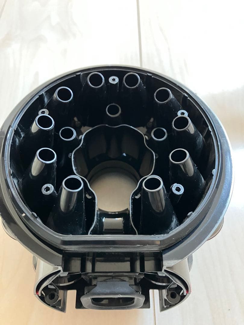 分解清掃済み　ダイソン V8 slim fluffy SV10K