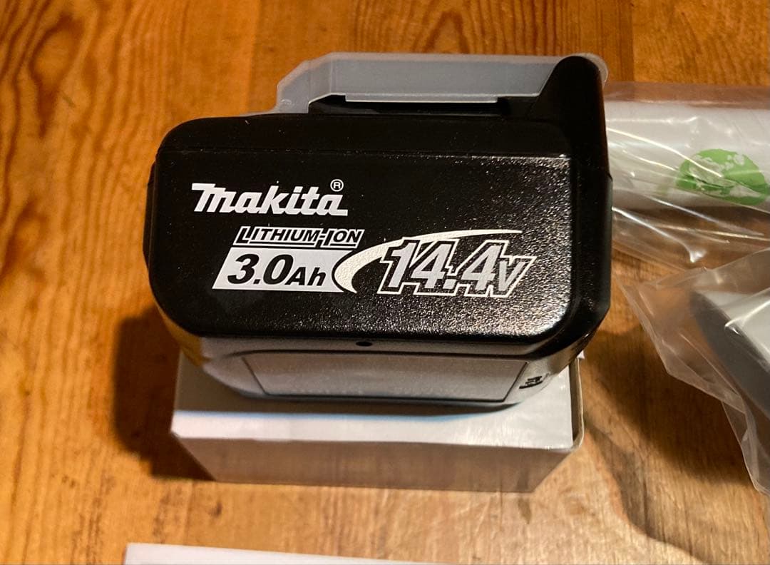 『新品未使用』マキタ充電式クリーナ 14.4v バッテリー付き