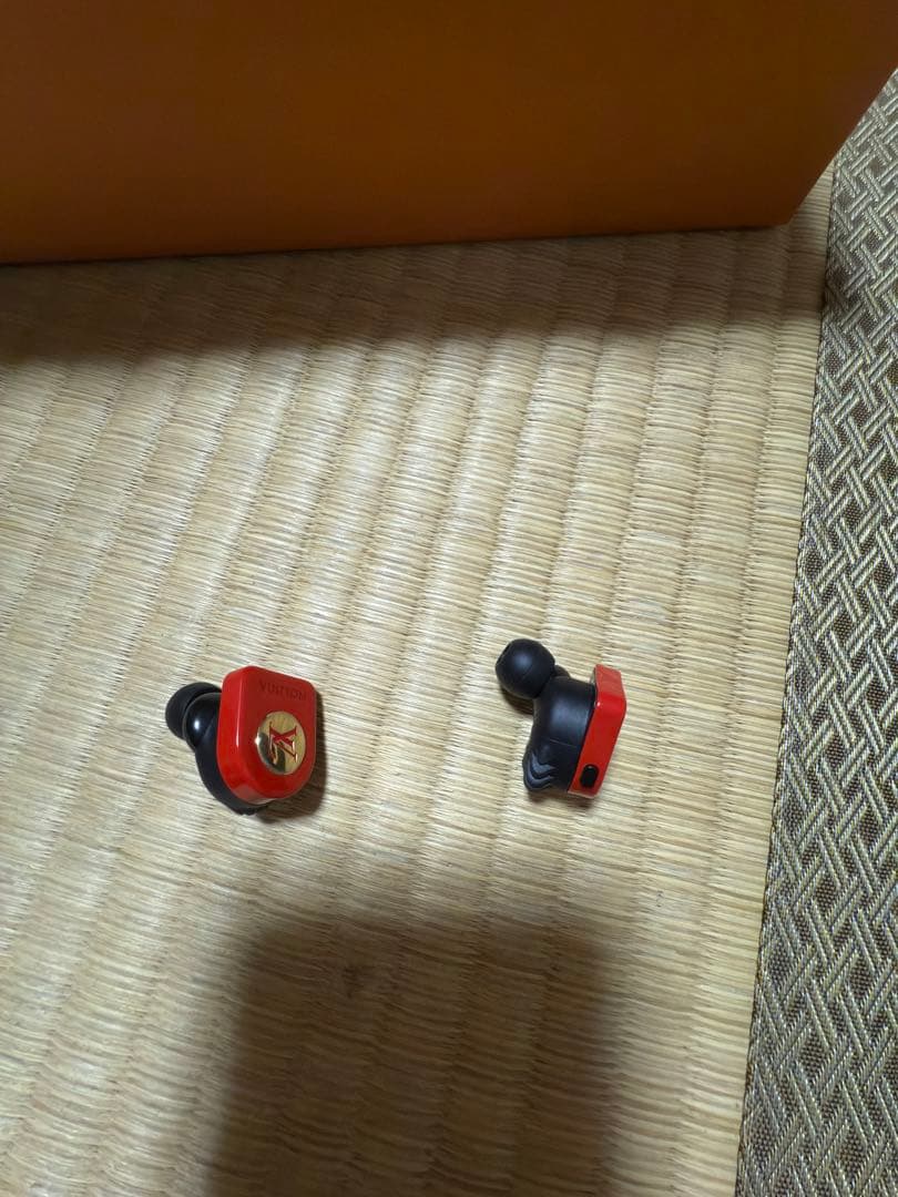 LOUIS VUITTON ワイヤレスイヤフォン ケース付き