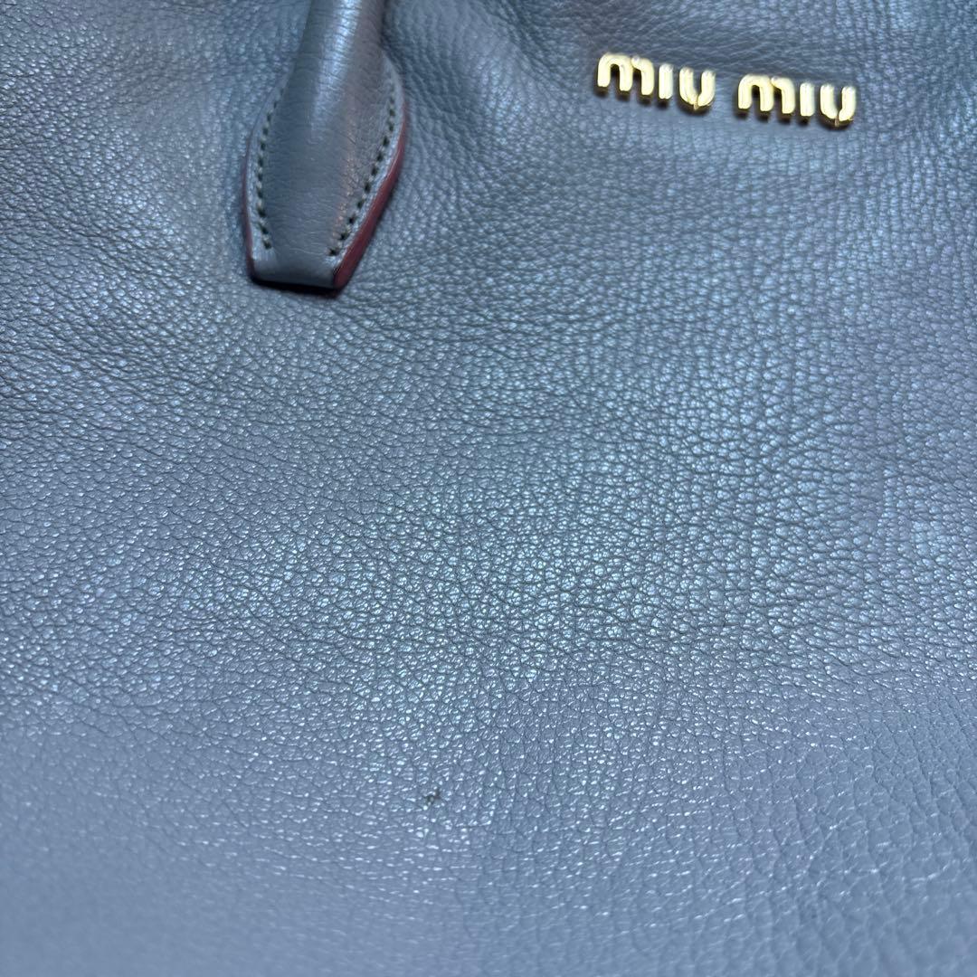 Miu Miu ライトグレー ハンドバッグ