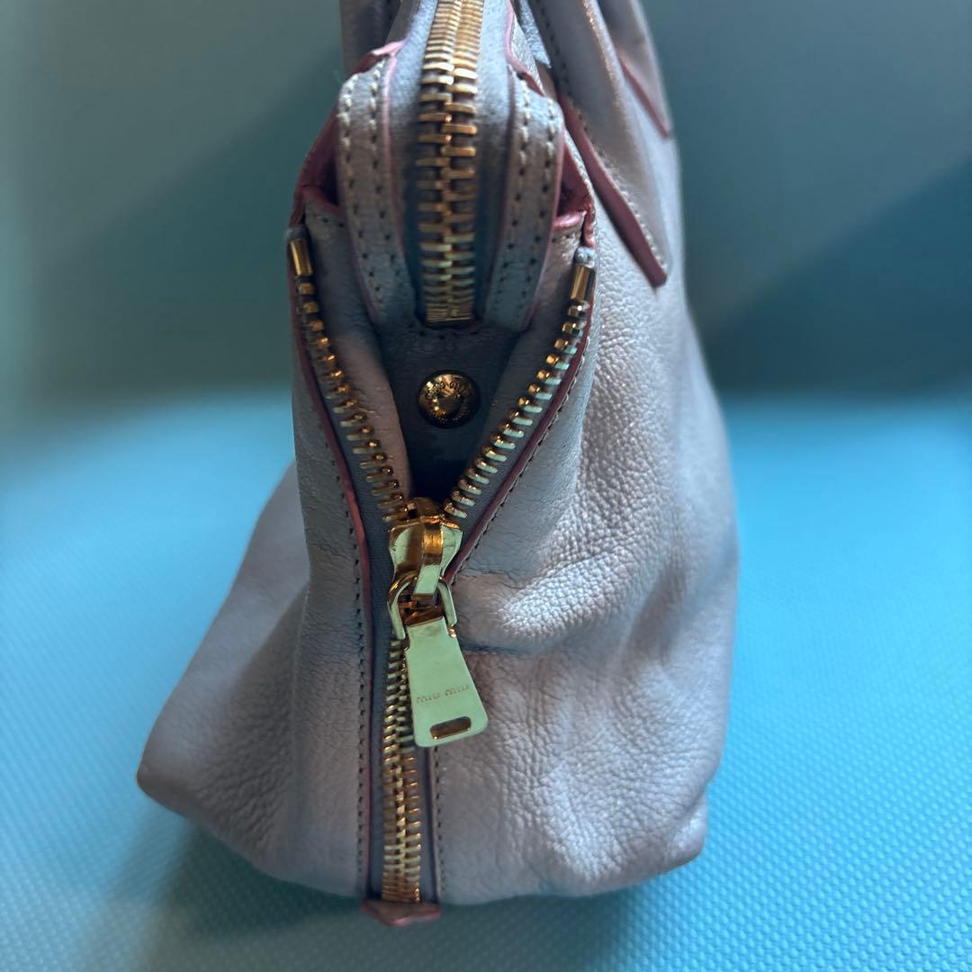 Miu Miu ライトグレー ハンドバッグ