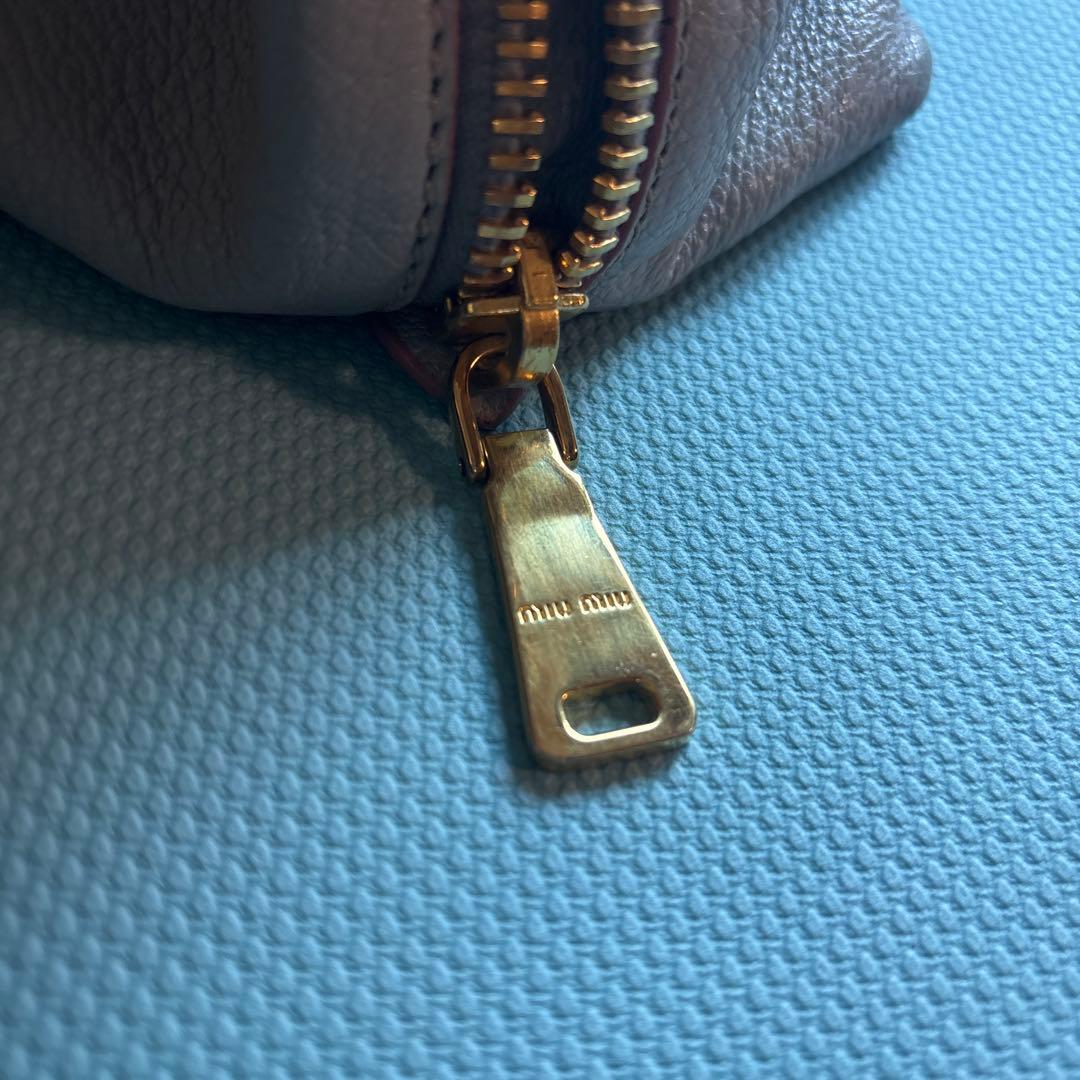 Miu Miu ライトグレー ハンドバッグ