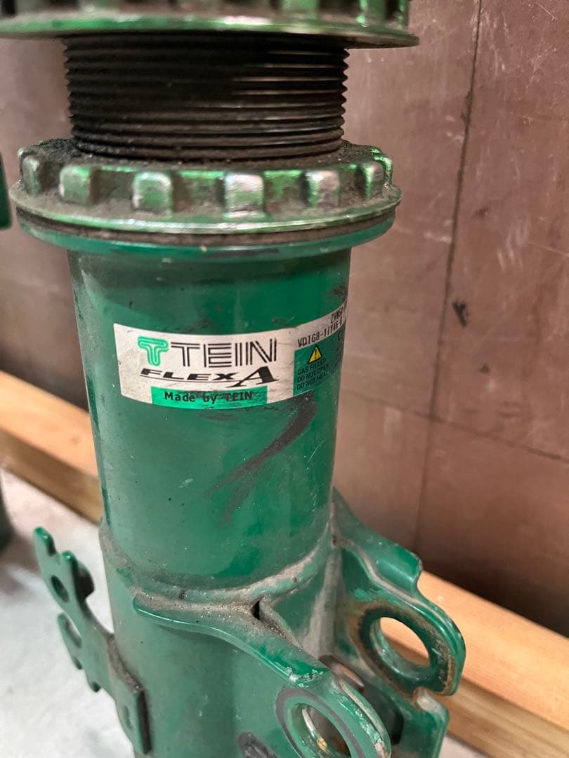 50プリウス　TEIN 車高調