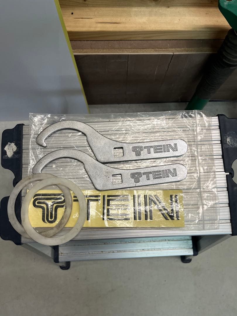 50プリウス　TEIN 車高調