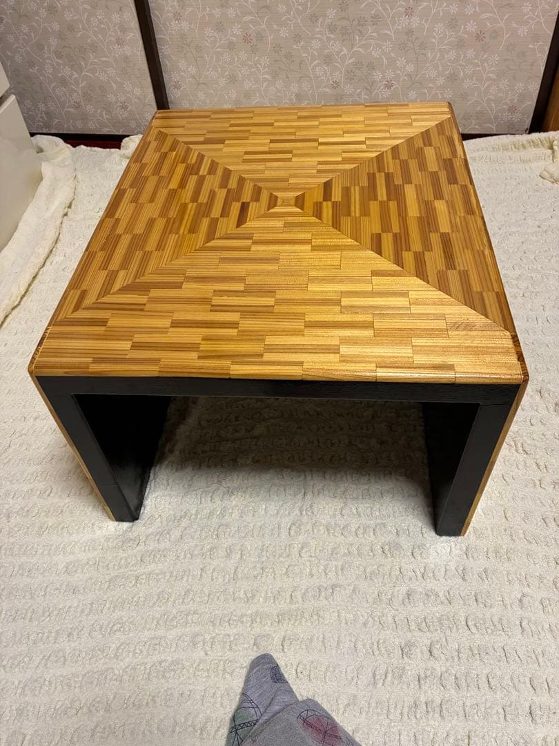 は*ね様 テーブルに。コの字にしてサイドテーブルに。