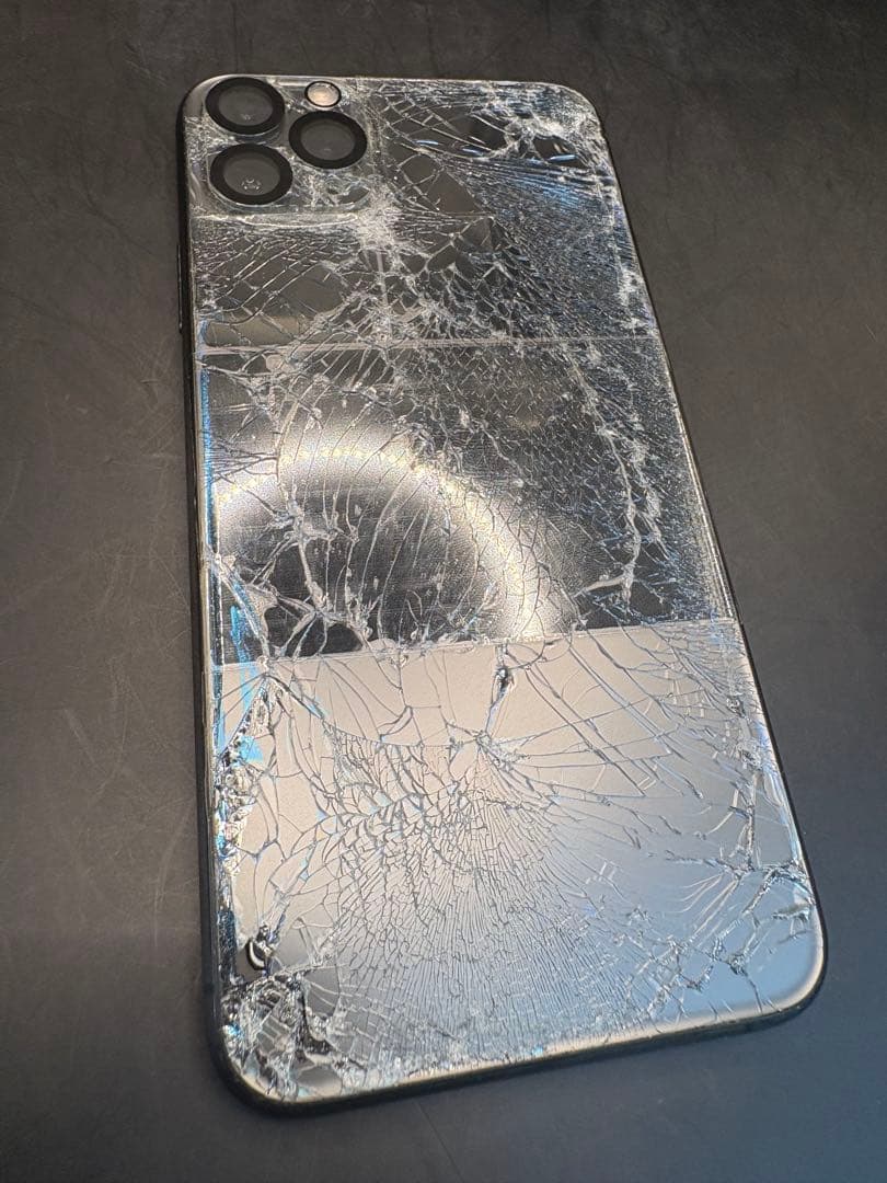 iPhone 11 Pro MAX 512GBひび割れ