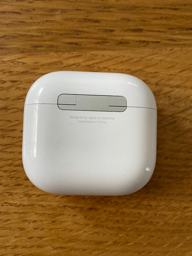 AirPods 4 本体 右耳とケース