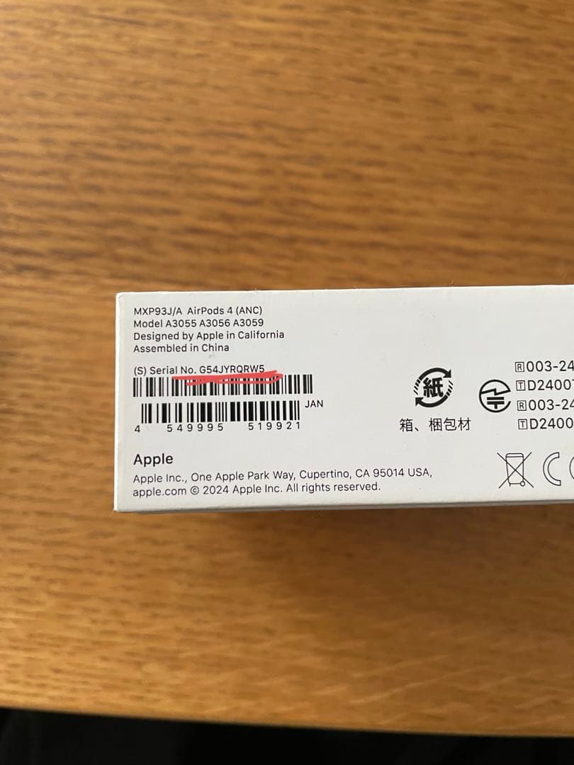 AirPods 4 本体 右耳とケース