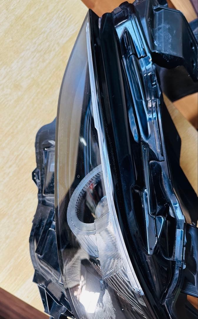 マツダ MAZDA3左ヘッドライトユニット 点灯動作確認済みです。