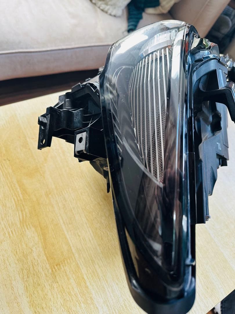 マツダ MAZDA3左ヘッドライトユニット 点灯動作確認済みです。