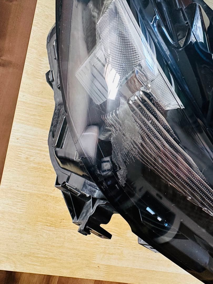 マツダ MAZDA3左ヘッドライトユニット 点灯動作確認済みです。