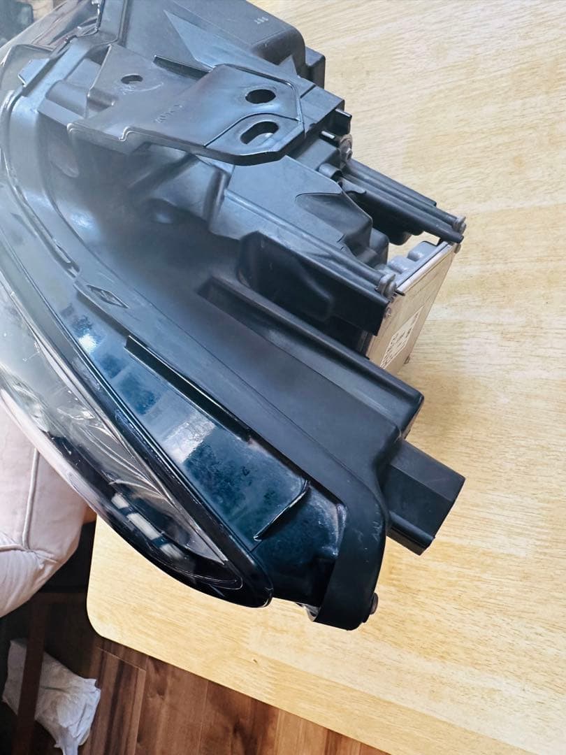 マツダ MAZDA3左ヘッドライトユニット 点灯動作確認済みです。