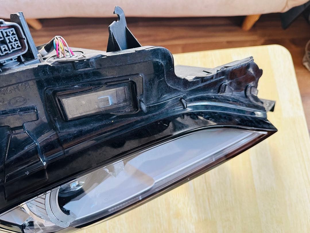 マツダ MAZDA3左ヘッドライトユニット 点灯動作確認済みです。