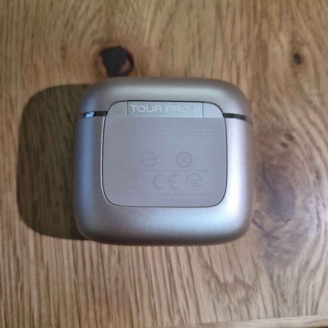 JBL TOUR PRO 3 ワイヤレスイヤホン　ケース付