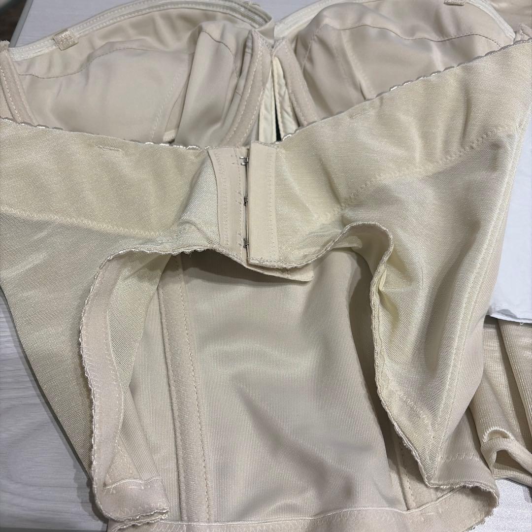 BRIDAL BEAUTE バックレスビスチェ セット　E75/Ｌ