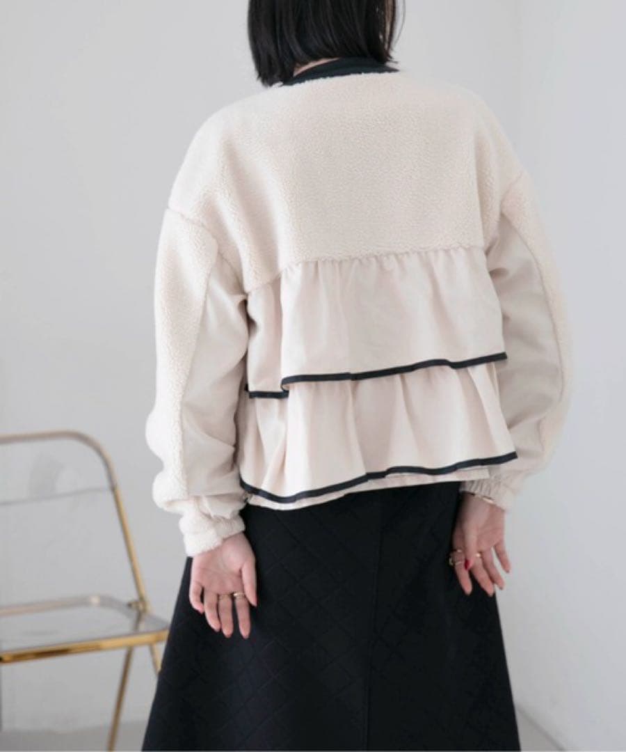 Eimee Lawバックフリルショートボアブルゾン アイボリー