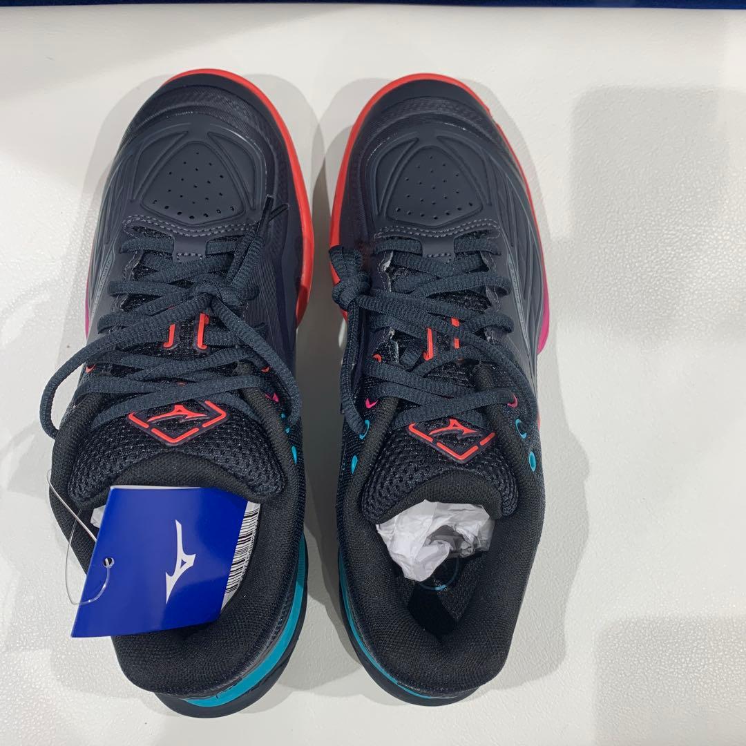 新品未使用　ミズノバドミントンシューズ ウェーブファング2FIT 24.0cm