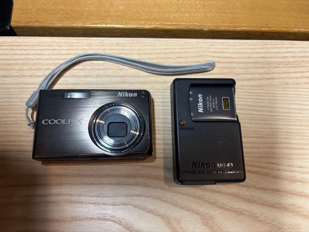 正常動作美品　Nikon COOLPIX S700