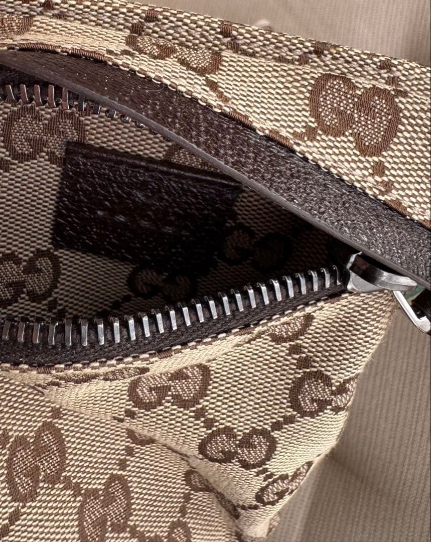 美品 GUCCI ボディバッグ・ウエストポーチ ケース付き！