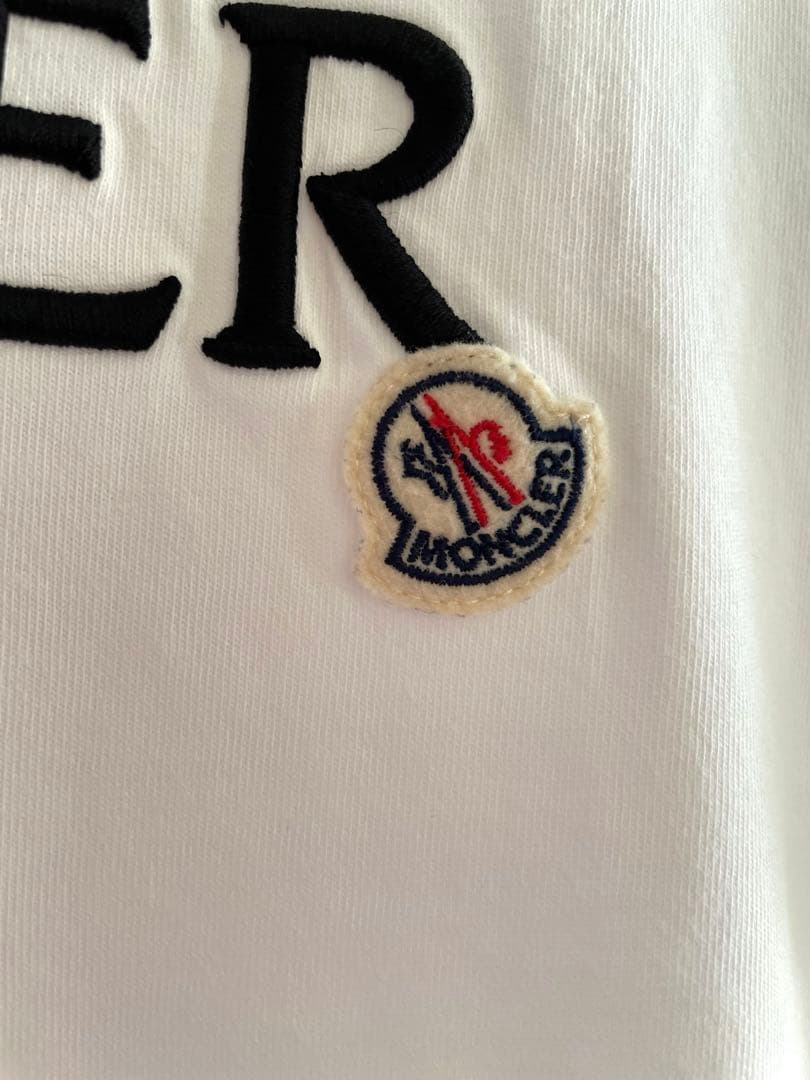 j*j様 モンクレール　ブラック刺繍ロゴTシャツ　Ｍ　 極美品