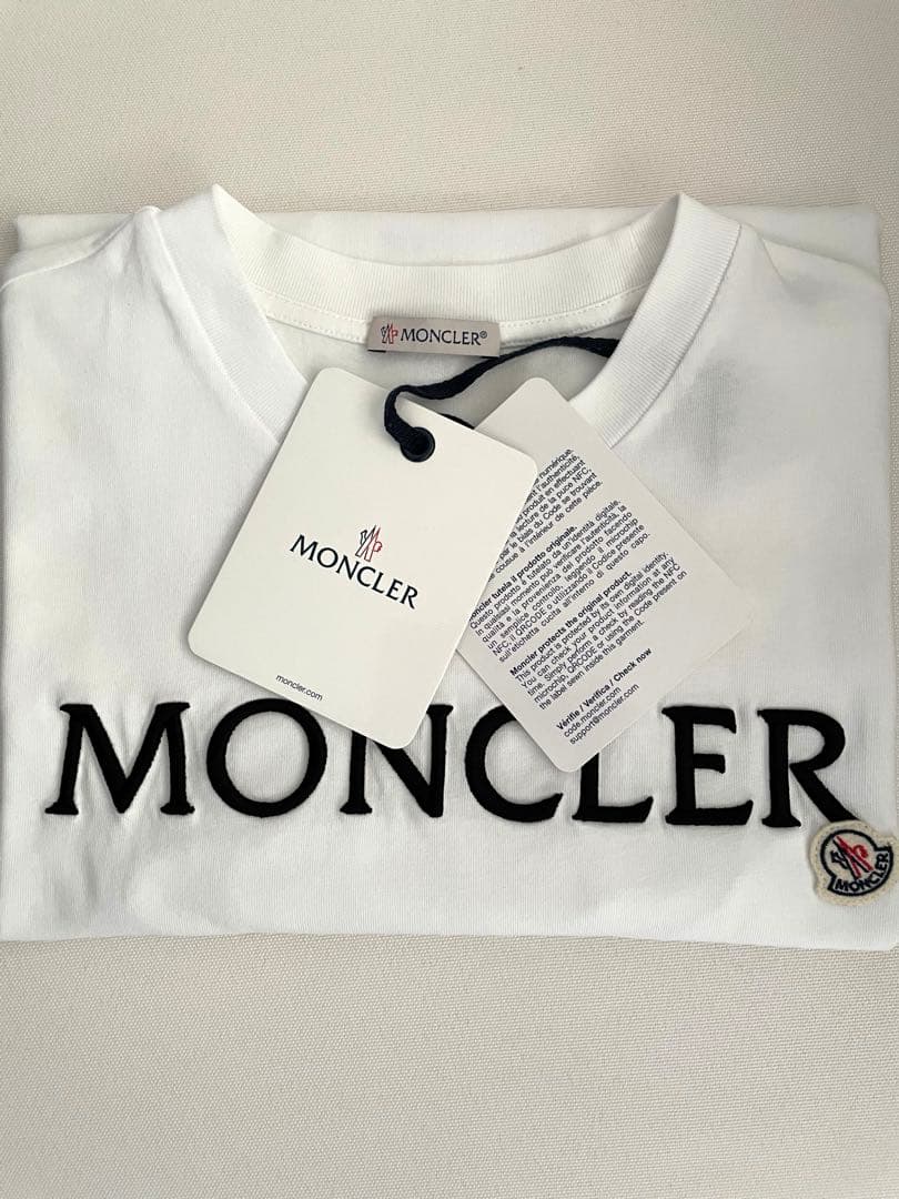 j*j様 モンクレール　ブラック刺繍ロゴTシャツ　Ｍ　 極美品