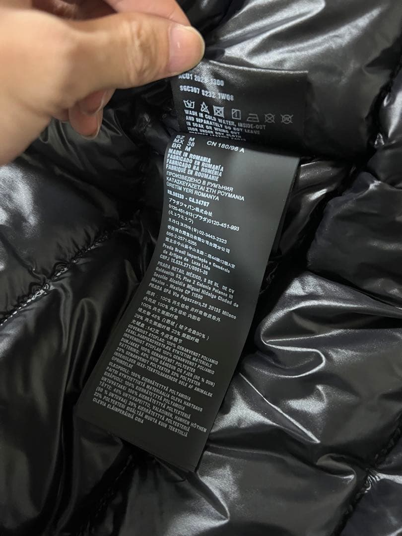 23AW PRADA　RE-NYLON　クロップド　ナイロンダウンジャケット