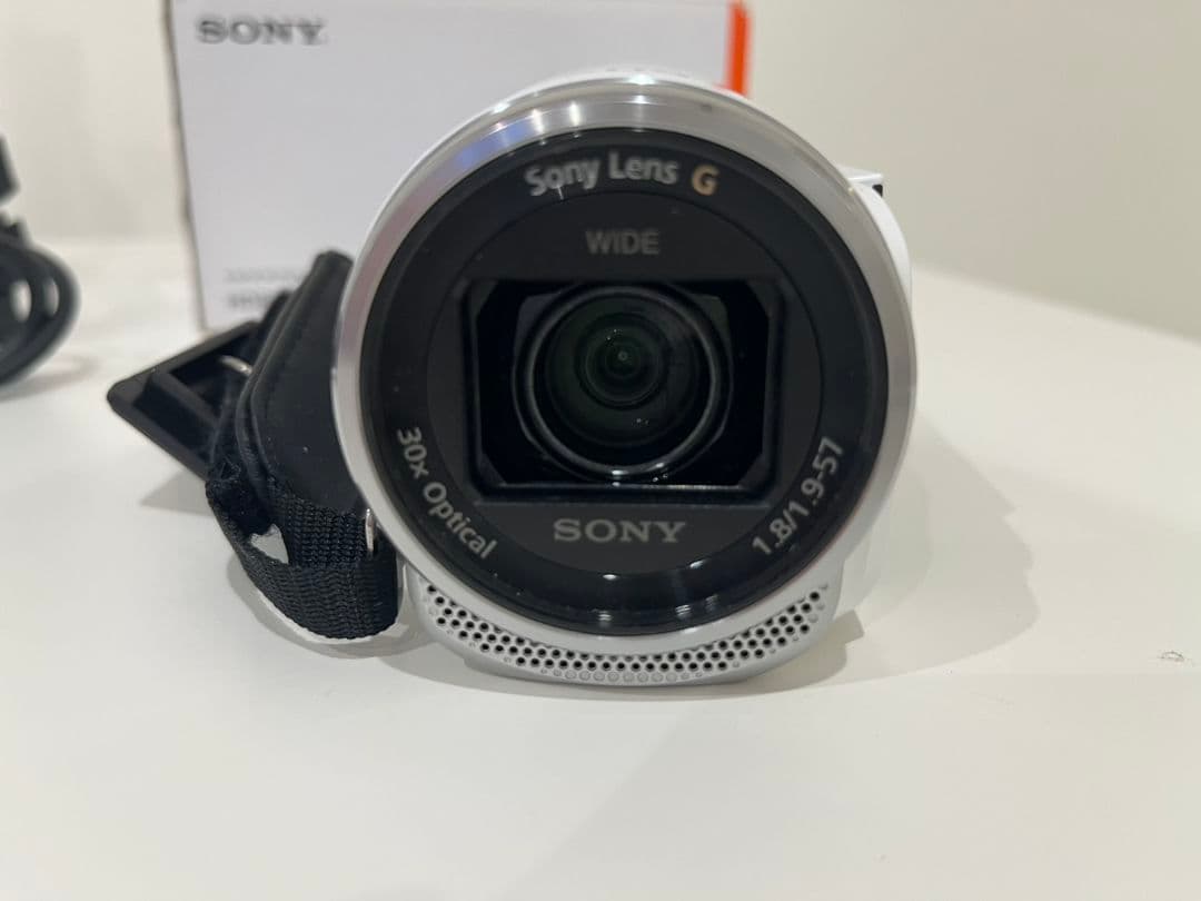 18年製　SONYビデオカメラHDR-CX680三脚付き