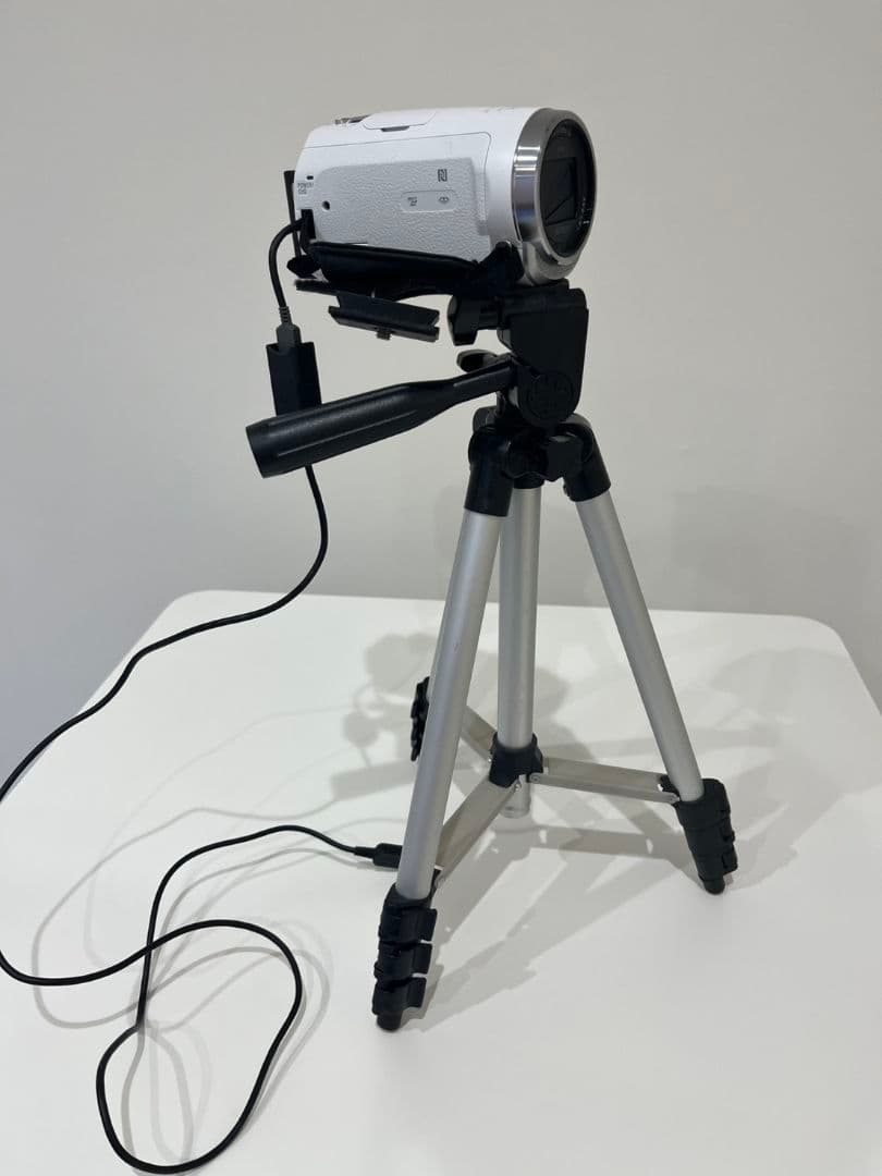 18年製　SONYビデオカメラHDR-CX680三脚付き