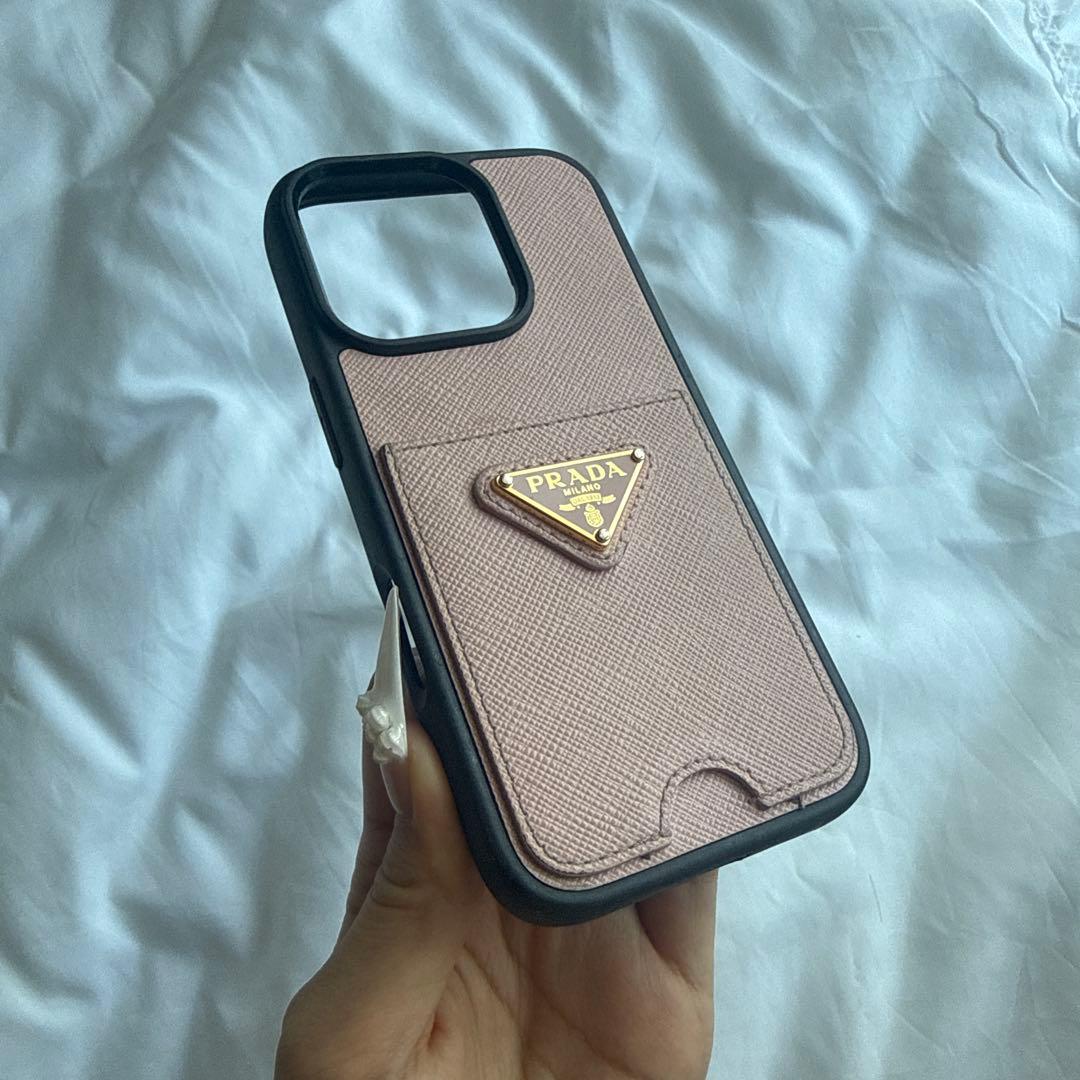 PRADA ピンクレザー iPhoneケース 16Pro