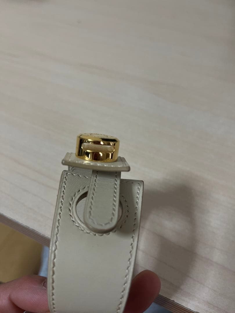 HERMÈS ベージュ レザーバングル