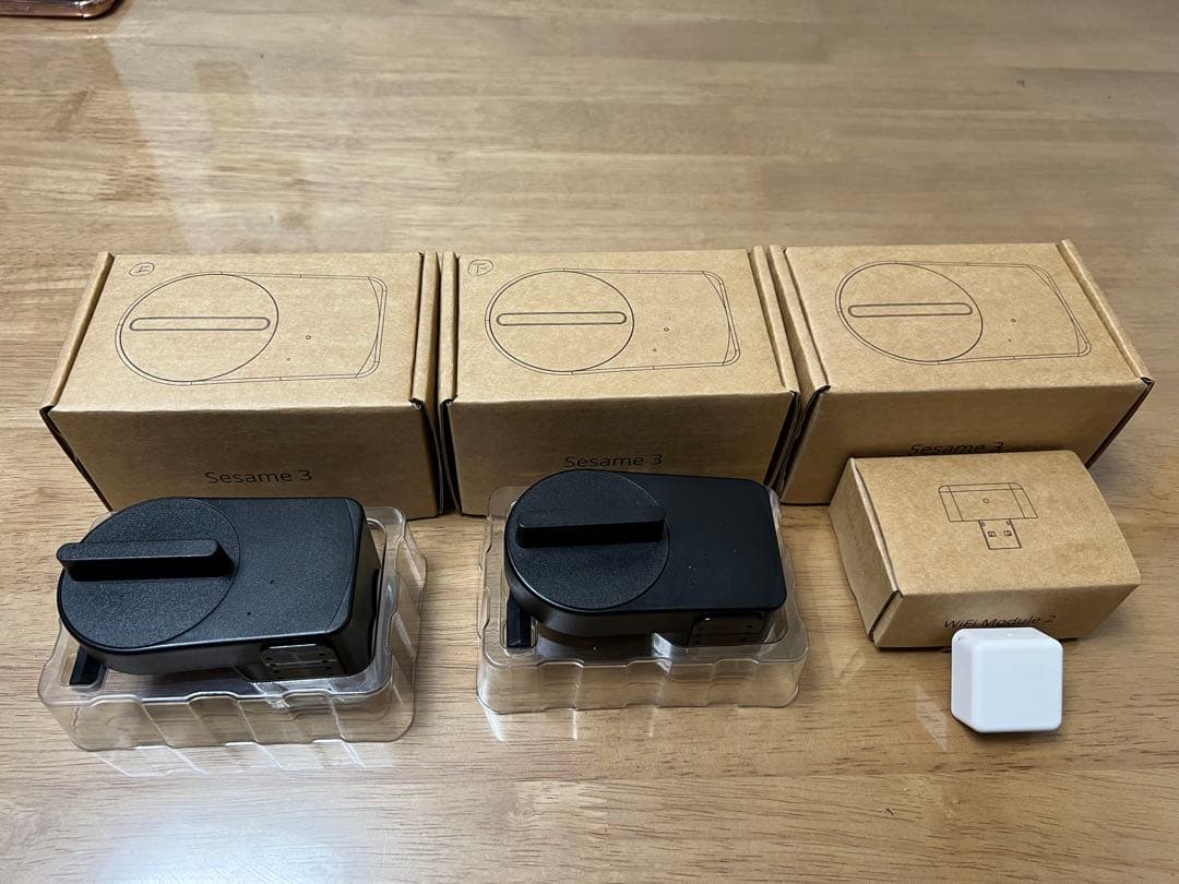 新品未使用　Sesame3 & モジュール2 （本体×3 モジュール×1）