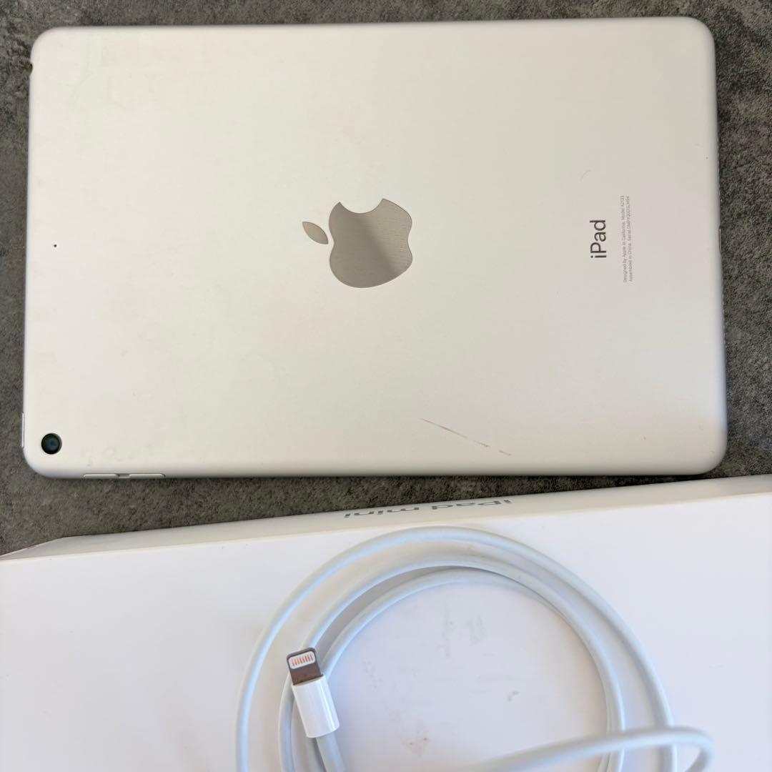 Apple iPad mini 5 64GBシルバー 充電器付き