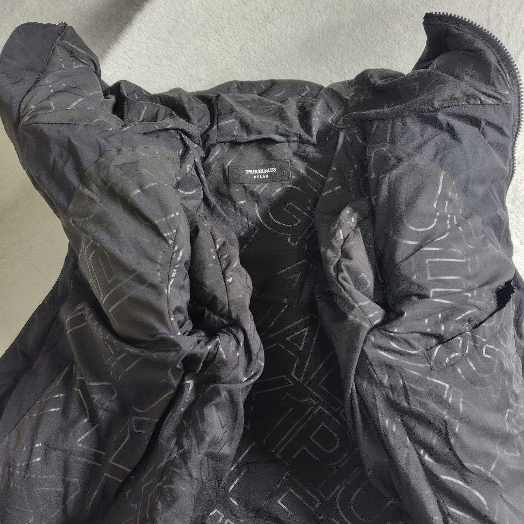 極美品　ウノ ピゥ ウノ ウグァーレ トレ　ダウン　ワッペン　総柄　ビッグロゴ