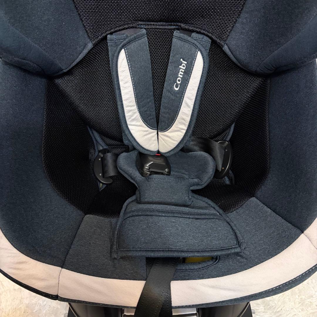 美品 Combi コンビ チャイルドシート　ISOFIX JJ800 ネイビー