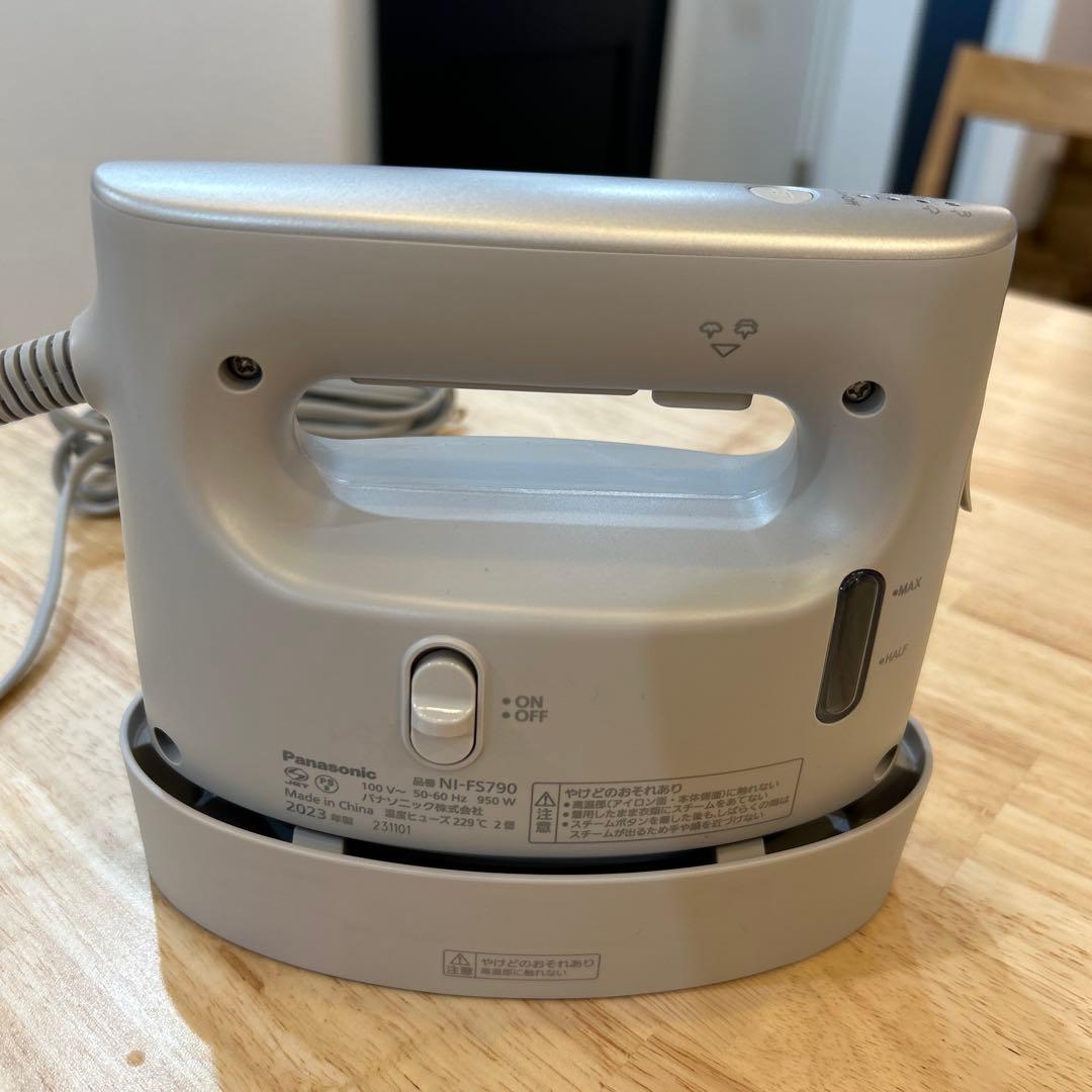パナソニック　衣類スチーマー　NI-FS790