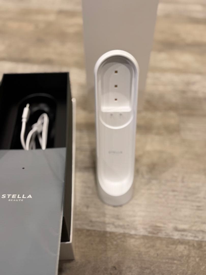 STELLA BEAUTE レーザー&EMS リフトブラシ PRO