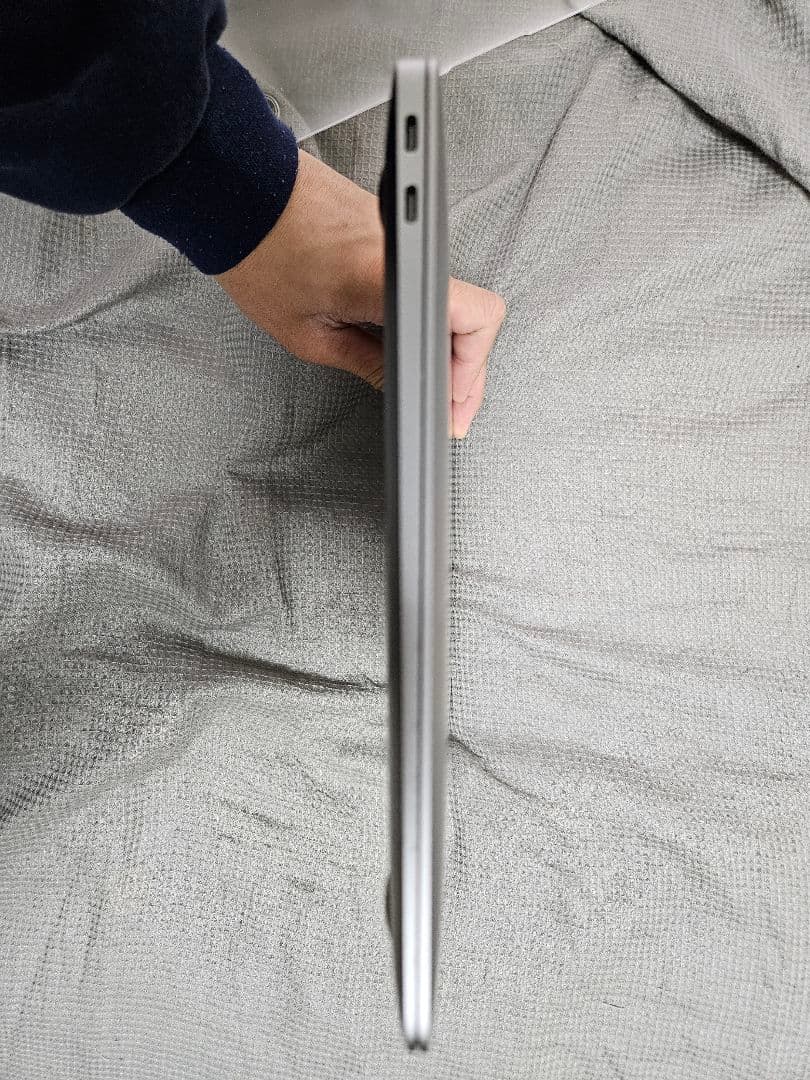 MacBook Air M1 13インチ 8/256GB