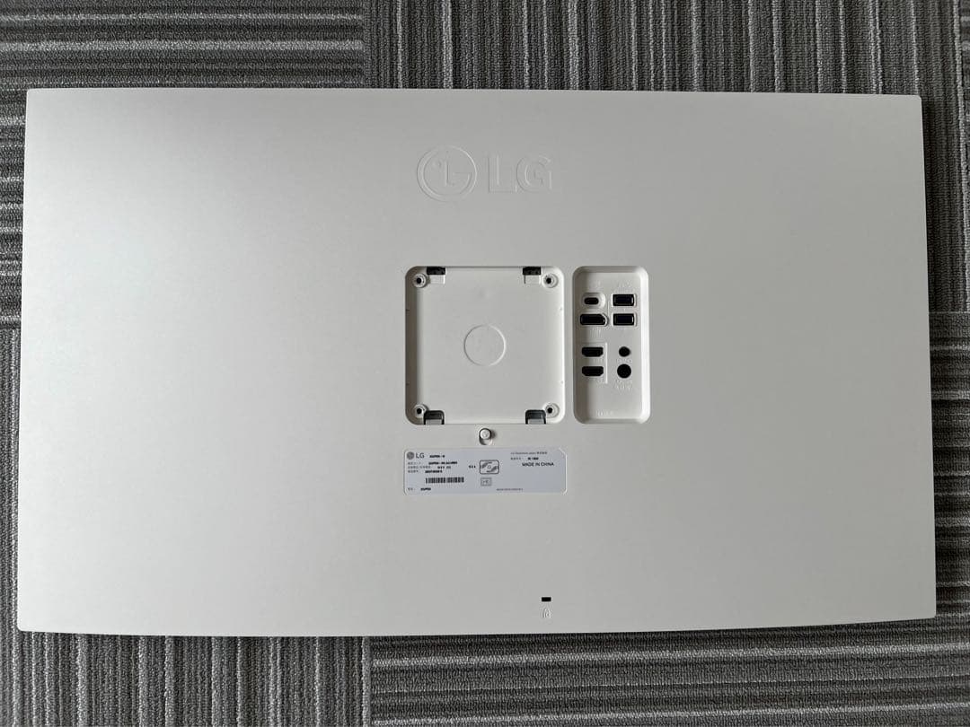 LG UHDモニター 32UP550-W 31.5インチ 4K（最終値下）