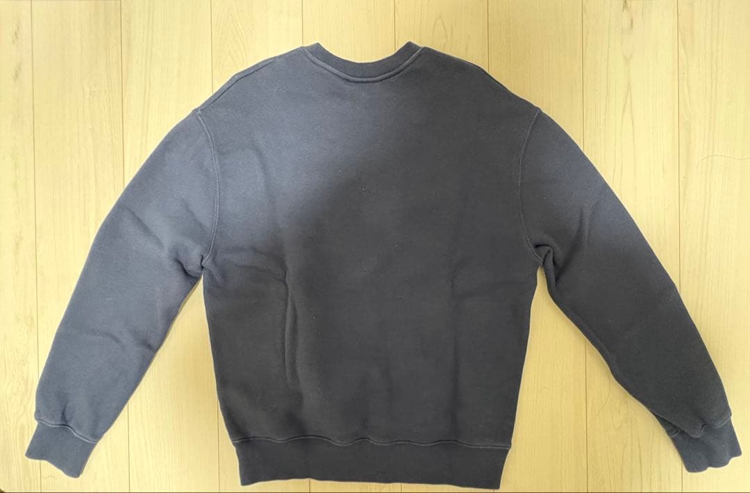 【松木のよく映える庭で】 メゾンキツネトレーナーLM00302KM0307