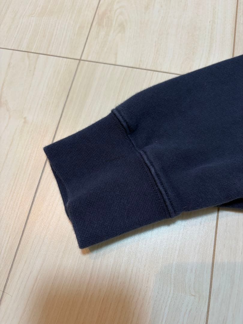 【松木のよく映える庭で】 メゾンキツネトレーナーLM00302KM0307